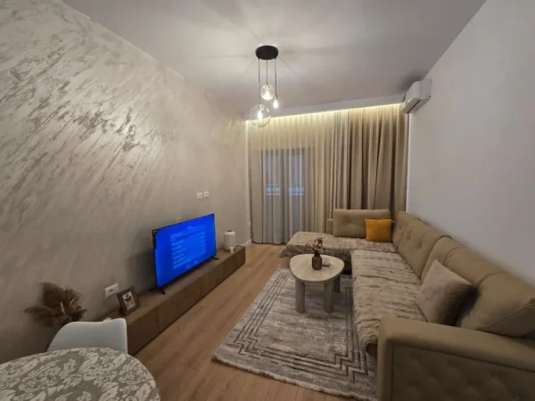 Tirane, jepet me qera apartament 2+1+Ballkon Kati 5, 95 m² 1.500 € 