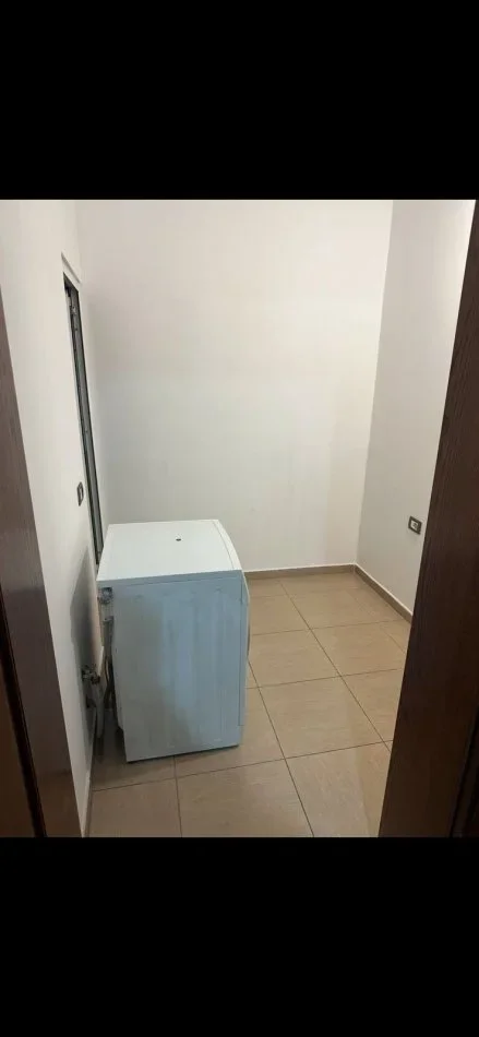 Tirane, jepet me qera apartament 1+1 Kati 0, 40 m² 330 € (Rruga Havzi Nela)