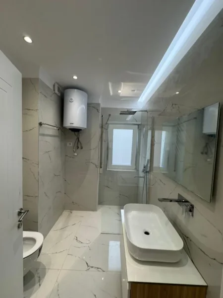 Tirane, jepet me qera apartament 2+1 Kati 3, 900 €