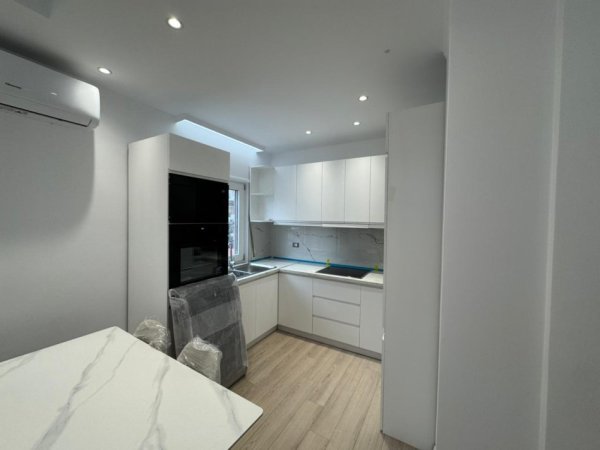 Tirane, jepet me qera apartament 2+1 Kati 3, 900 €