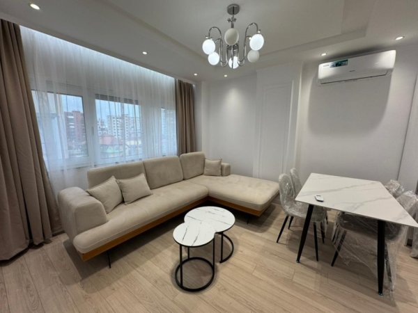 Tirane, jepet me qera apartament 2+1 Kati 3, 900 €