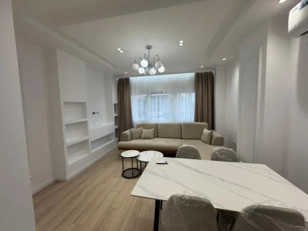 Tirane, jepet me qera apartament 2+1 Kati 3, 900 €