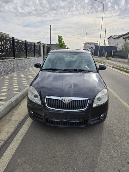 Tirane, shitet makine Scoda fabia Nafte, manuale Kondicioner 240 km 3.000 €