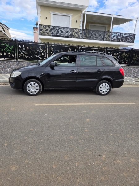Tirane, shitet makine Scoda fabia Nafte, manuale Kondicioner 240 km 3.000 €