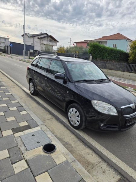 Tirane, shitet makine Scoda fabia Nafte, manuale Kondicioner 240 km 3.000 €
