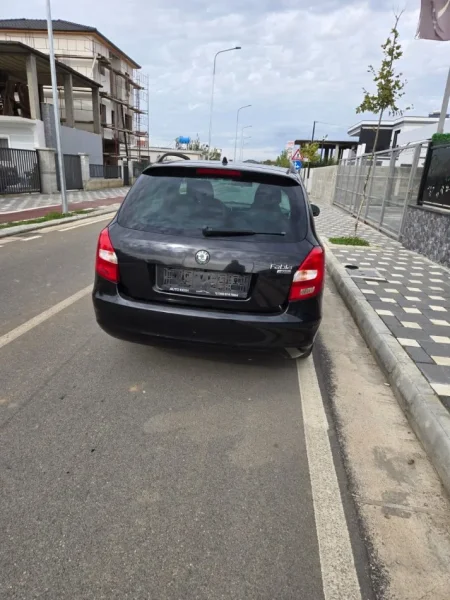 Tirane, shitet makine Scoda fabia Nafte, manuale Kondicioner 240 km 3.000 €