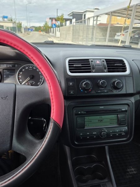 Tirane, shitet makine Scoda fabia Nafte, manuale Kondicioner 240 km 3.000 €