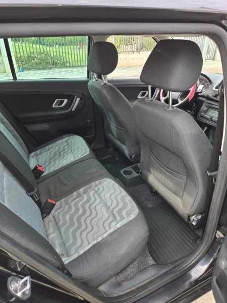 Tirane, shitet makine Scoda fabia Nafte, manuale Kondicioner 240 km 3.000 €