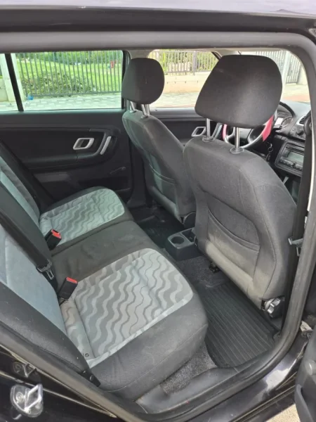 Tirane, shitet makine Scoda fabia Nafte, manuale Kondicioner 240 km 3.000 €