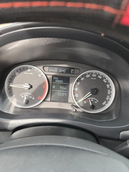 Tirane, shitet makine Scoda fabia Nafte, manuale Kondicioner 240 km 3.000 €