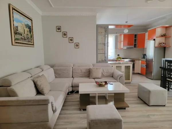 Tirane, jepet me qera apartament 2+1+Ballkon Kati 6, 125 m² 900 € (Parku Olimpike)