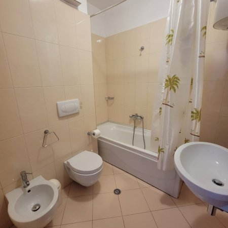 Tirane, jepet me qera apartament 2+1+Ballkon Kati 6, 125 m² 900 € (Parku Olimpike)