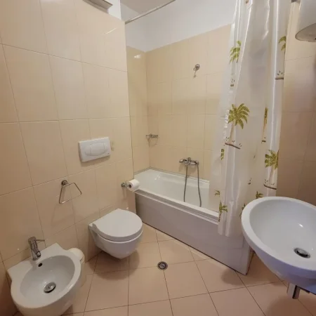 Tirane, jepet me qera apartament 2+1+Ballkon Kati 6, 125 m² 900 € (Parku Olimpike)