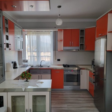 Tirane, jepet me qera apartament 2+1+Ballkon Kati 6, 125 m² 900 € (Parku Olimpike)
