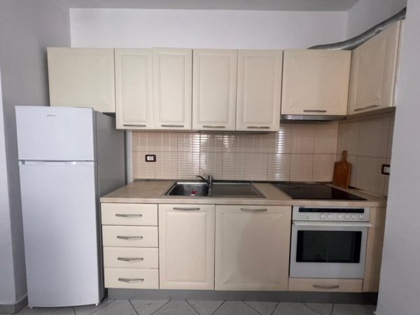 Tirane, jepet me qera apartament Kati 2, 1 m² 50000 mije