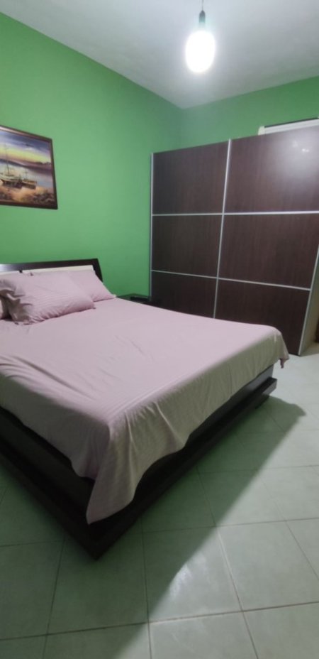 Tirane, jepet me qera apartament 1+1+Ballkon Kati 4, 84 m² 500 € (YZBERISHT)