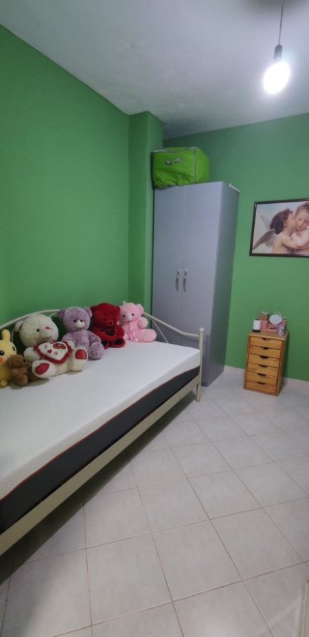 Tirane, jepet me qera apartament 1+1+Ballkon Kati 4, 84 m² 500 € (YZBERISHT)