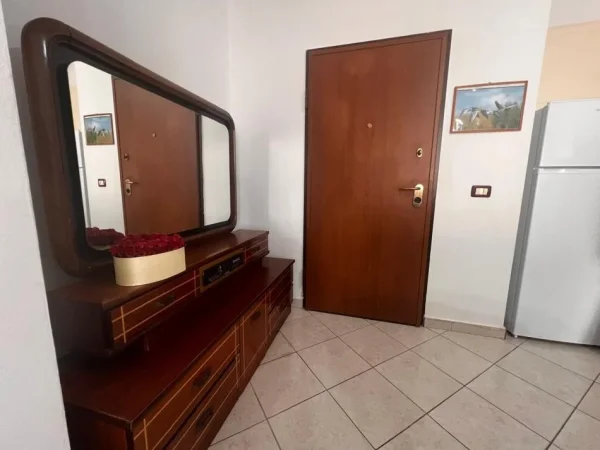 Tirane, jepet me qera apartament Kati 2, 1 m² 50000 mije