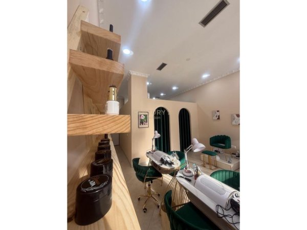 Tirane, shitet dyqan Kati 1, 84 m² (yzberisht)