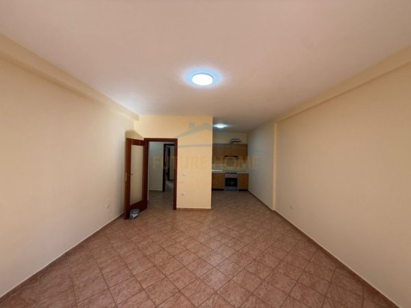 Tirane, jepet me qera ambjent biznesi Kati 4, 109 m² 750 € 