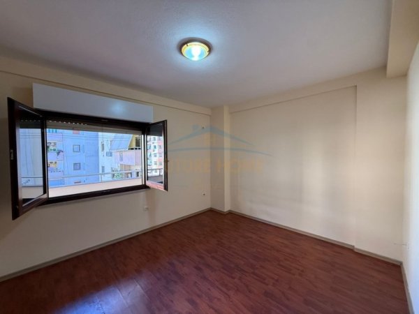 Tirane, jepet me qera ambjent biznesi Kati 4, 109 m² 750 € 