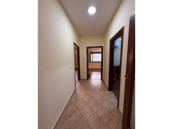 Tirane, jepet me qera ambjent biznesi Kati 4, 109 m² 750 € 