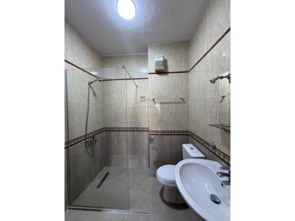 Tirane, jepet me qera ambjent biznesi Kati 4, 109 m² 750 € 