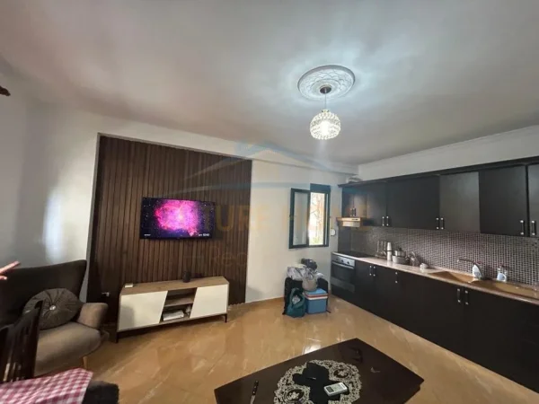 Mali Robit, shitet apartament 1+1 Kati 3, 63 m² 98.000 € 