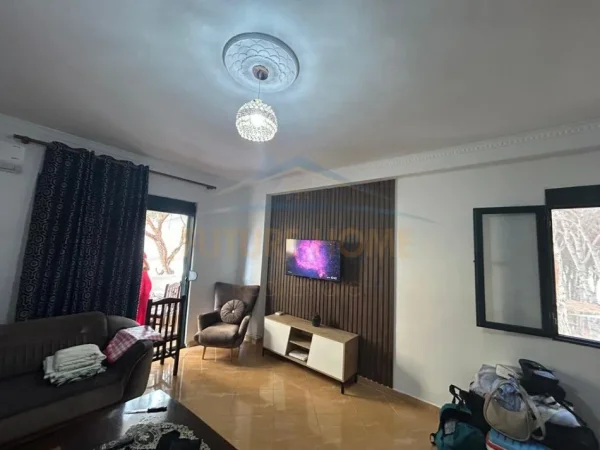 Mali Robit, shitet apartament 1+1 Kati 3, 63 m² 98.000 € 