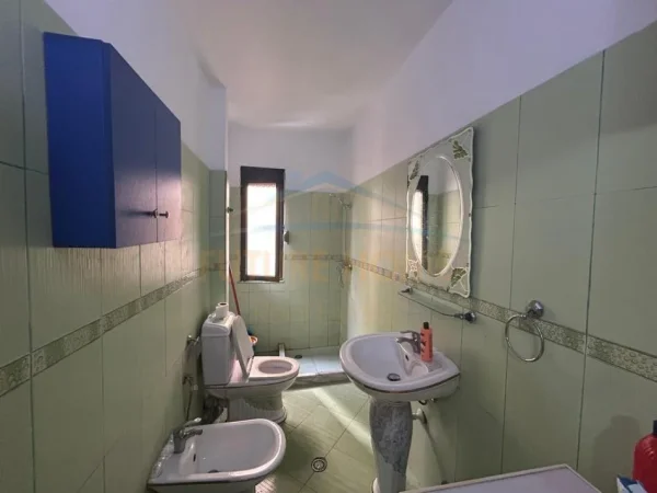 Mali Robit, shitet apartament 1+1 Kati 3, 63 m² 98.000 € 