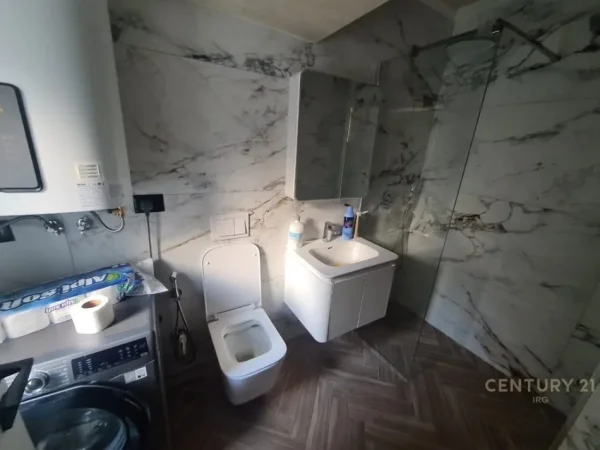 Tirane, jepet me qera apartament 1+1 Kati 2, 30 m² 400 € (Myslym Shyri)