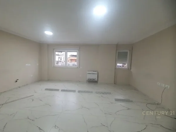 Tirane, jepet me qera zyre Kati 4, 100 m² 1.000 € (DONIKA CENTER)