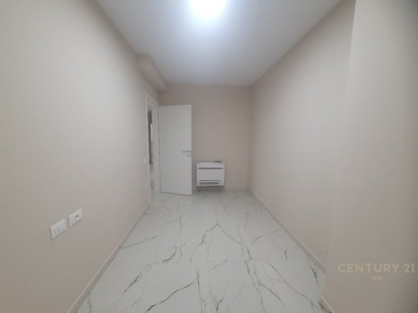 Tirane, jepet me qera zyre Kati 4, 100 m² 1.000 € (DONIKA CENTER)