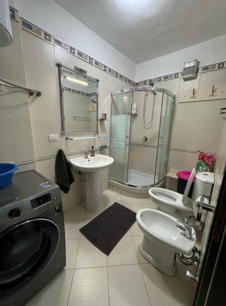 Tirane, jepet me qera apartament 2+1 Kati 5, 107 m² 1.000 € (Air Albania)