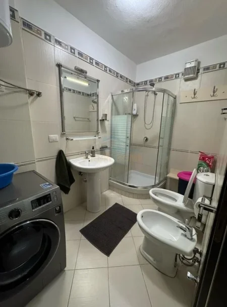Tirane, jepet me qera apartament 2+1 Kati 5, 107 m² 1.000 € (Air Albania)
