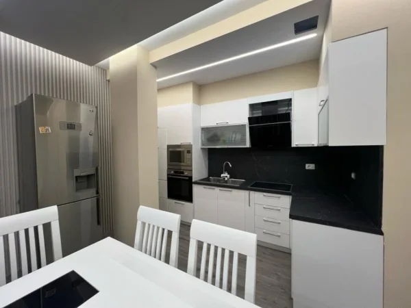 Tirane, jepet me qera apartament 3+1 Kati 1, 145 m² 800 € (Don Bosko)