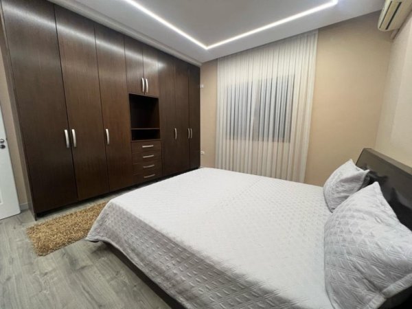 Tirane, jepet me qera apartament 3+1 Kati 1, 145 m² 800 € (Don Bosko)