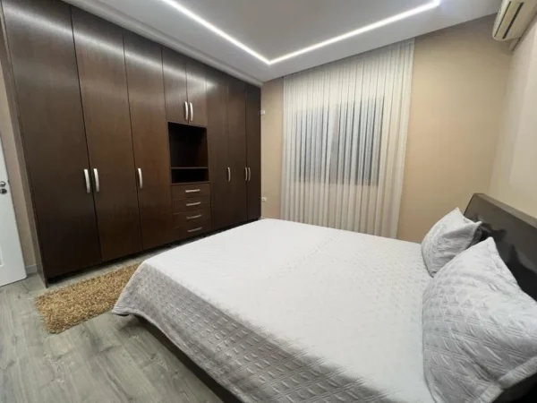 Tirane, jepet me qera apartament 3+1 Kati 1, 145 m² 800 € (Don Bosko)