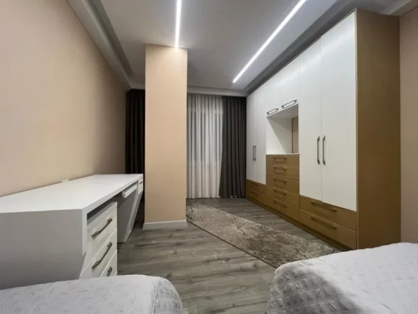 Tirane, jepet me qera apartament 3+1 Kati 1, 145 m² 800 € (Don Bosko)