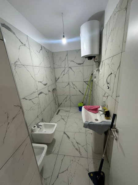 Tirane, jepet me qera apartament 1+1 Kati 2, 65 m² 400 € (UNIVERS CITY QTU)