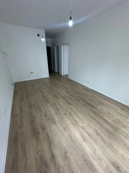 Tirane, jepet me qera apartament 1+1 Kati 2, 65 m² 400 € (UNIVERS CITY QTU)
