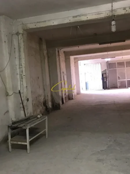 Tirane, jepet me qera magazine Kati 2, 340 m² 800 € (SIRI KODRA)