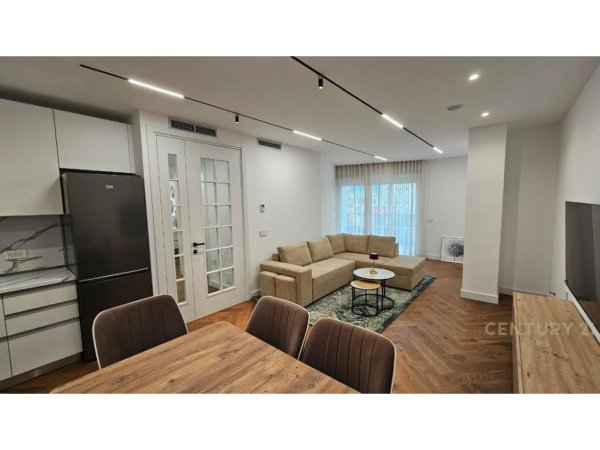 Tirane, jepet me qera apartament 2+1+Ballkon Kati 5, 100 m² 1.500 € (Qender)