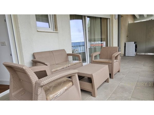 Tirane, jepet me qera apartament 2+1+Ballkon Kati 5, 100 m² 1.500 € (Qender)