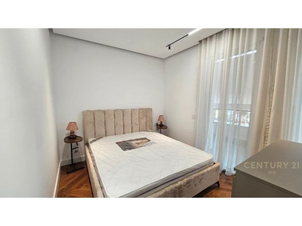 Tirane, jepet me qera apartament 2+1+Ballkon Kati 5, 100 m² 1.500 € (Qender)