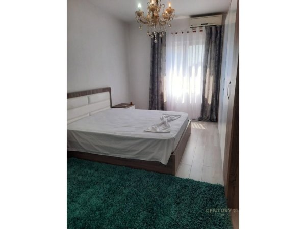 Tirane, jepet me qera apartament 2+1 Kati 5, 110 m² 890 € (Bllok)