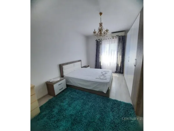 Tirane, jepet me qera apartament 2+1 Kati 5, 110 m² 890 € (Bllok)