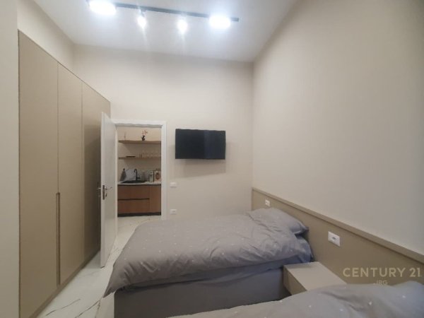 Tirane, jepet me qera apartament 2+1 Kati 2, 80 m² 1.200 € (Donika center)