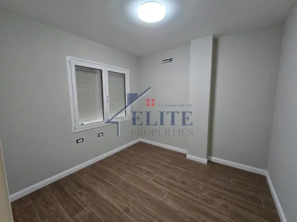 Tirane, jepet me qera apartament 2+1+Ballkon Kati 3, 90 m² 650 € (Rruga Gramoz Pashko)