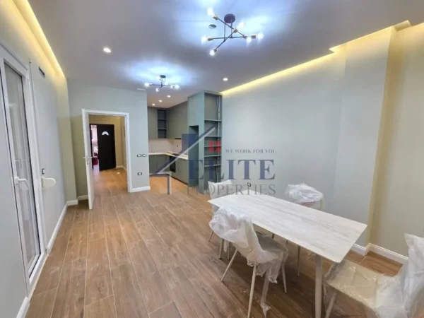 Tirane, jepet me qera apartament 2+1+Ballkon Kati 3, 90 m² 650 € (Rruga Gramoz Pashko)